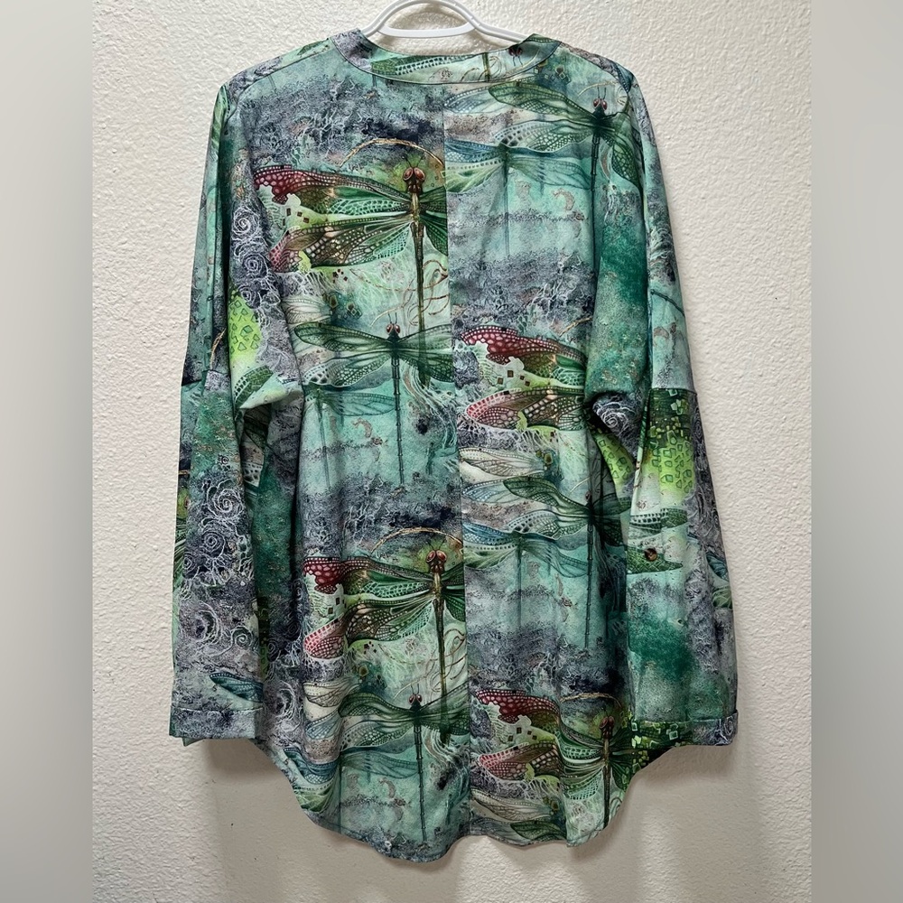 V-neck Dragonfly Print Casual Long Sleeve High Low Pullover Shirt with Tabs 3X - Picture 2 of 5
